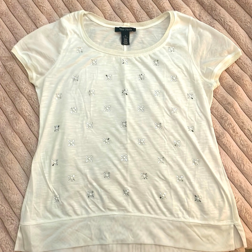 Women white Short sleeve with sequins and pearls.